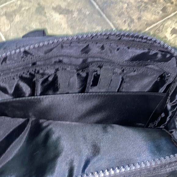 Vaultz Messenger Style Laptop Bag with Combination Lock - Picture 10 of 15